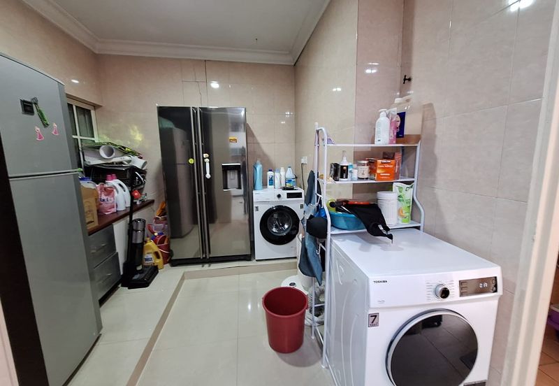 Bandar Puteri Puchong 2.5 storey 5 bedrooms 4 bathrooms fully furnished for rent