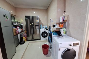 Bandar Puteri Puchong 2.5 storey 5 bedrooms 4 bathrooms fully furnished for rent