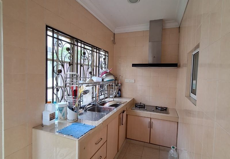 Bandar Puteri Puchong 2.5 storey 5 bedrooms 4 bathrooms fully furnished for rent