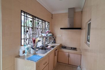 Bandar Puteri Puchong 2.5 storey 5 bedrooms 4 bathrooms fully furnished for rent