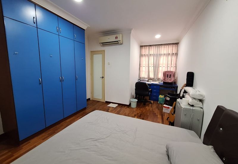 Bandar Puteri Puchong 2.5 storey 5 bedrooms 4 bathrooms fully furnished for rent