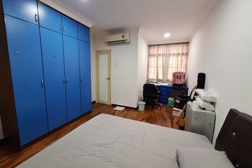 Bandar Puteri Puchong 2.5 storey 5 bedrooms 4 bathrooms fully furnished for rent