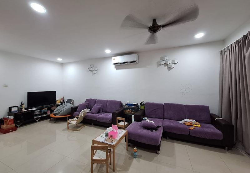 Bandar Puteri Puchong 2.5 storey 5 bedrooms 4 bathrooms fully furnished for rent