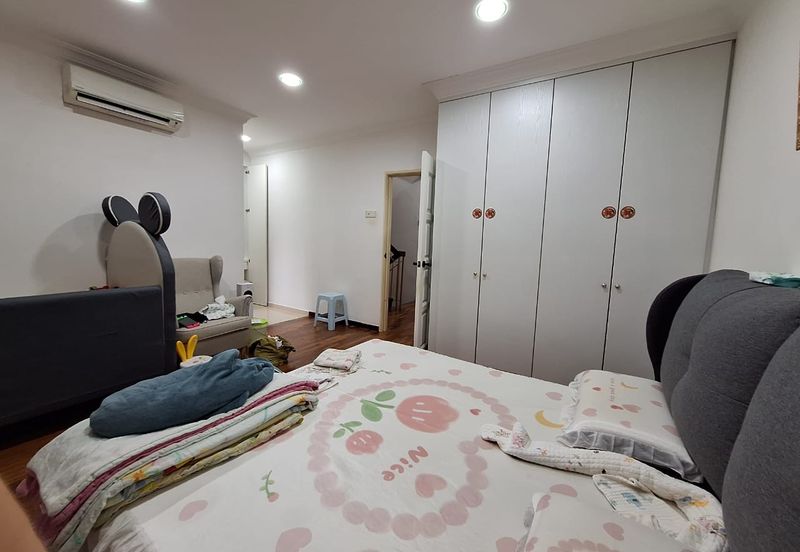 Bandar Puteri Puchong 2.5 storey 5 bedrooms 4 bathrooms fully furnished for rent