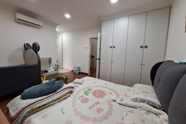 Bandar Puteri Puchong 2.5 storey 5 bedrooms 4 bathrooms fully furnished for rent
