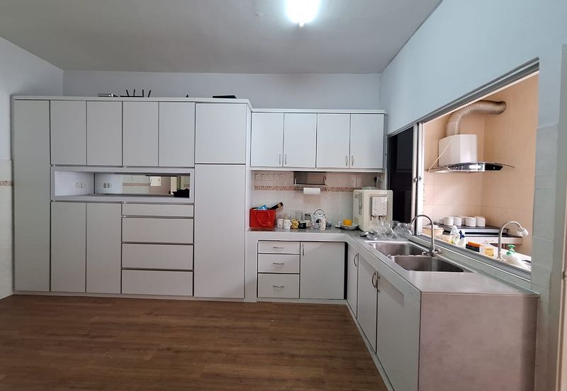 Bandar Puteri Puchong 2 storey 4 bedrooms 3 bathrooms semi furnished for RENT