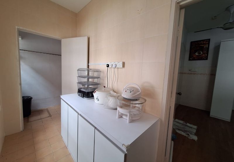 Bandar Puteri Puchong 2 storey 4 bedrooms 3 bathrooms semi furnished for RENT