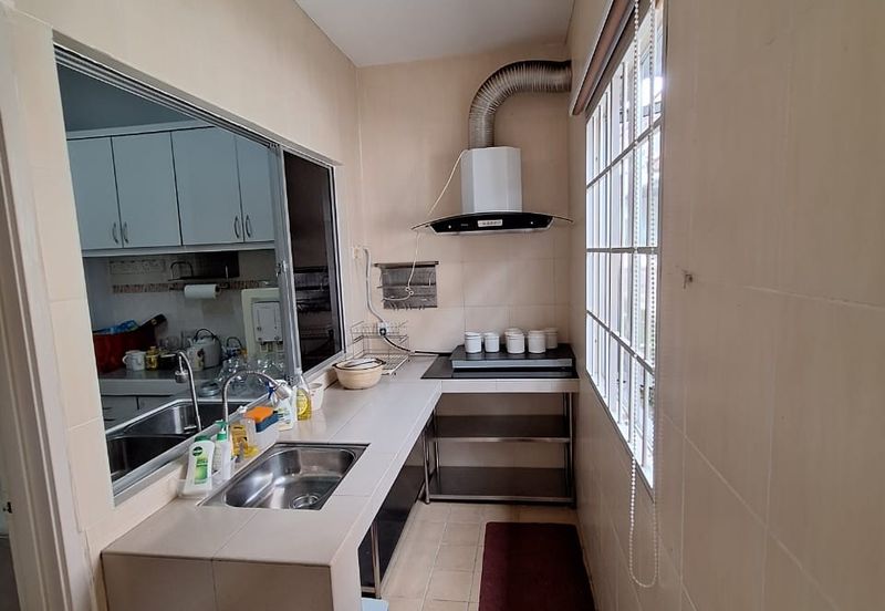 Bandar Puteri Puchong 2 storey 4 bedrooms 3 bathrooms semi furnished for RENT