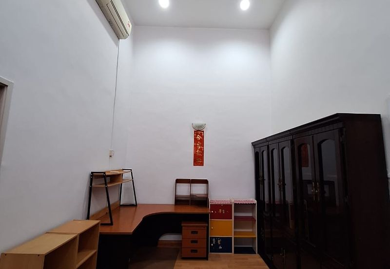 Bandar Puteri Puchong 2 storey 4 bedrooms 3 bathrooms semi furnished for RENT