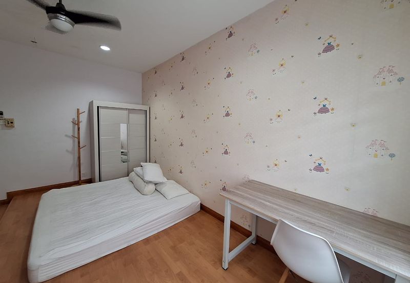 Bandar Puteri Puchong 2 storey 4 bedrooms 3 bathrooms semi furnished for RENT