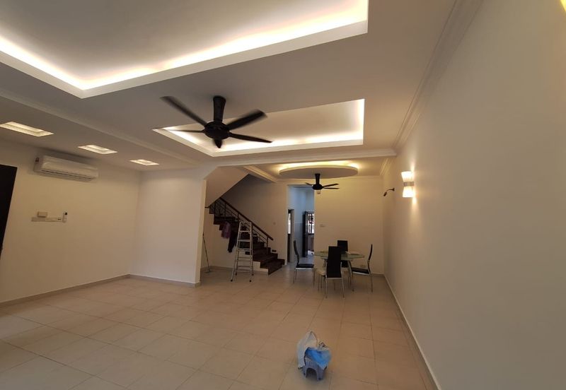 Bandar Puteri Puchong 2 storey 4 bedrooms 4 bathrooms semi furnished newly refurbished for RENT