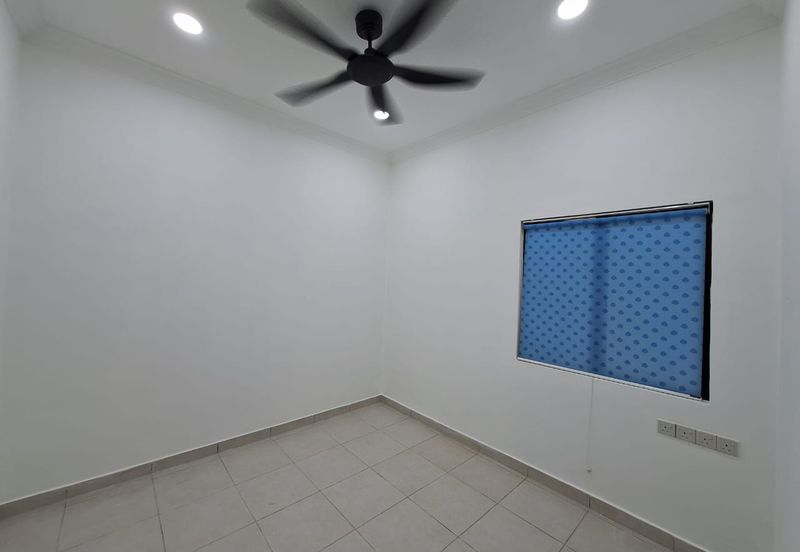Bandar Puteri Puchong 2 storey 4 bedrooms 4 bathrooms semi furnished newly refurbished for RENT