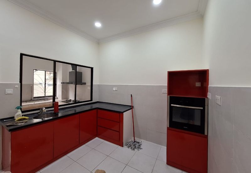 Bandar Puteri Puchong 2 storey 4 bedrooms 4 bathrooms semi furnished newly refurbished for RENT