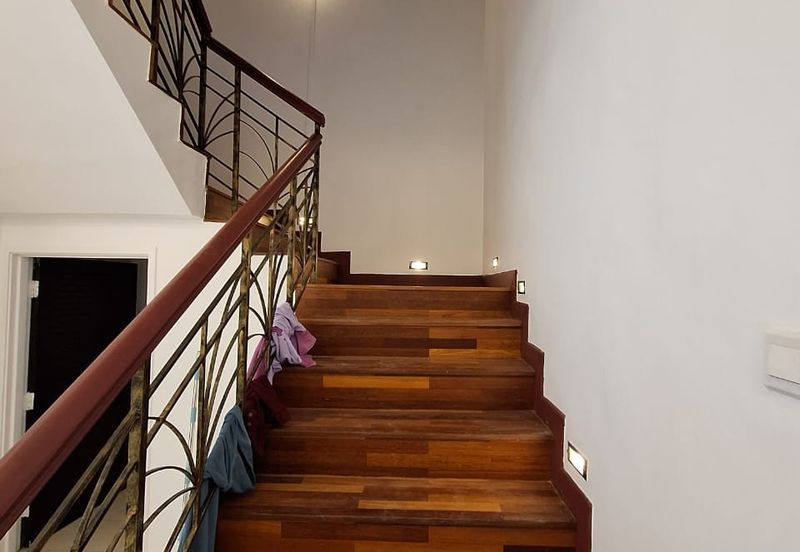 Bandar Puteri Puchong 2 storey 4 bedrooms 4 bathrooms semi furnished newly refurbished for RENT
