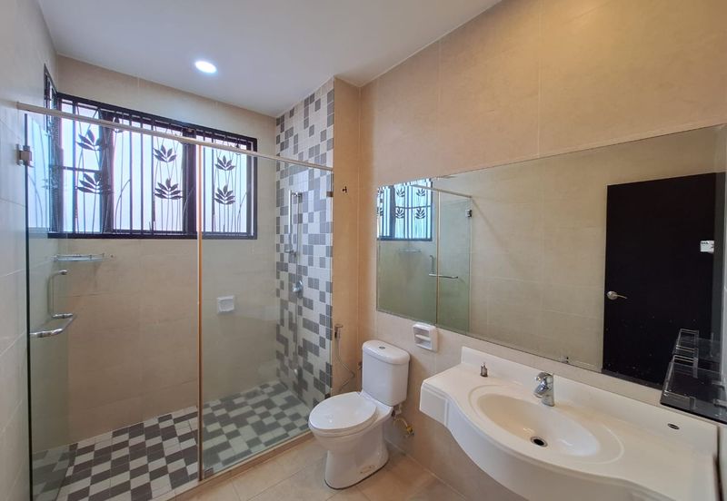 Bandar Puteri Puchong 2 storey 4 bedrooms 4 bathrooms semi furnished newly refurbished for RENT