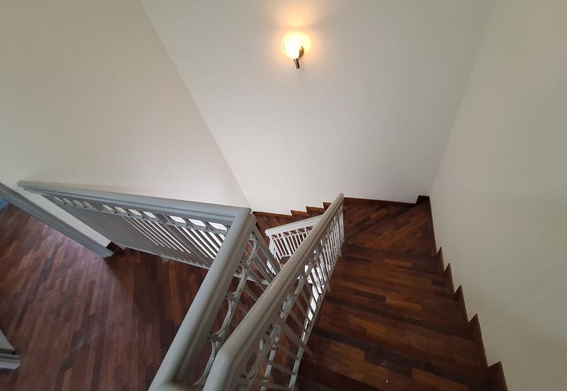 Bandar Puteri Puchong 2 storey 4 bedrooms 3 bathrooms semi furnished newly refurbished for RENT