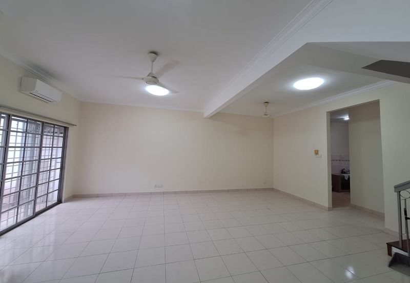 Bandar Puteri Puchong 2 storey 4 bedrooms 3 bathrooms semi furnished newly refurbished for RENT