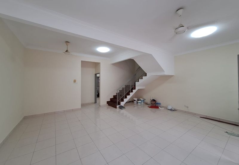 Bandar Puteri Puchong 2 storey 4 bedrooms 3 bathrooms semi furnished newly refurbished for RENT