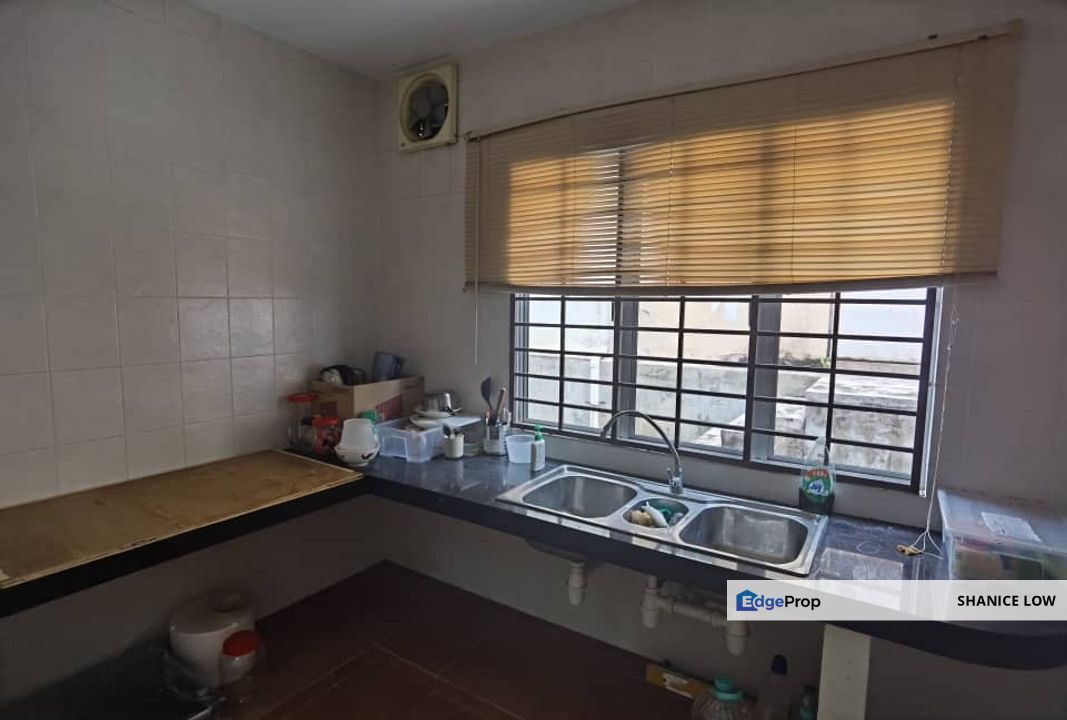 Taman Puchong Hartamas PH 2 24x80 4 bedrooms 3 bathrooms fully refurbished for SALE, Selangor, Puchong