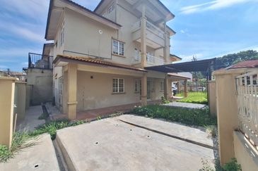 Bandar Puteri Puchong 2.5 storey End-lot land size 2962sf 5 bedrooms 4 bathrooms for Sale