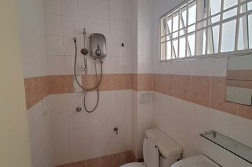 Bandar Puteri Puchong 2.5 storey End-lot land size 2962sf 5 bedrooms 4 bathrooms for Sale