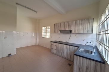 Bandar Puteri Puchong 2.5 storey End-lot land size 2962sf 5 bedrooms 4 bathrooms for Sale