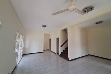 Bandar Puteri Puchong 2.5 storey End-lot land size 2962sf 5 bedrooms 4 bathrooms for Sale