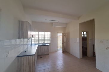 Bandar Puteri Puchong 2.5 storey End-lot land size 2962sf 5 bedrooms 4 bathrooms for Sale