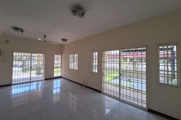 Bandar Puteri Puchong 2.5 storey End-lot land size 2962sf 5 bedrooms 4 bathrooms for Sale