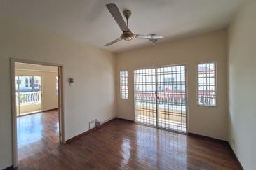 Bandar Puteri Puchong 2.5 storey End-lot land size 2962sf 5 bedrooms 4 bathrooms for Sale