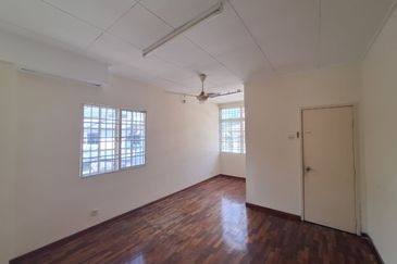 Bandar Puteri Puchong 2.5 storey End-lot land size 2962sf 5 bedrooms 4 bathrooms for Sale