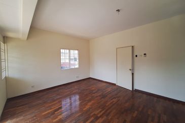 Bandar Puteri Puchong 2.5 storey End-lot land size 2962sf 5 bedrooms 4 bathrooms for Sale