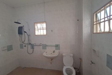 Bandar Puteri Puchong 2.5 storey End-lot land size 2962sf 5 bedrooms 4 bathrooms for Sale