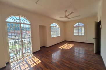 Bandar Puteri Puchong 2.5 storey End-lot land size 2962sf 5 bedrooms 4 bathrooms for Sale