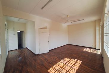 Bandar Puteri Puchong 2.5 storey End-lot land size 2962sf 5 bedrooms 4 bathrooms for Sale