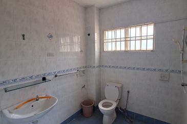 Bandar Puteri Puchong 2.5 storey End-lot land size 2962sf 5 bedrooms 4 bathrooms for Sale