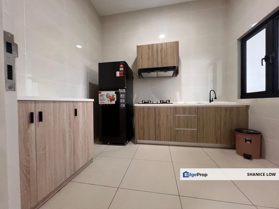 Sky Condo Puchong Jaya 1313sf 3rooms 2baths 2parking fully furnished , Selangor, Puchong