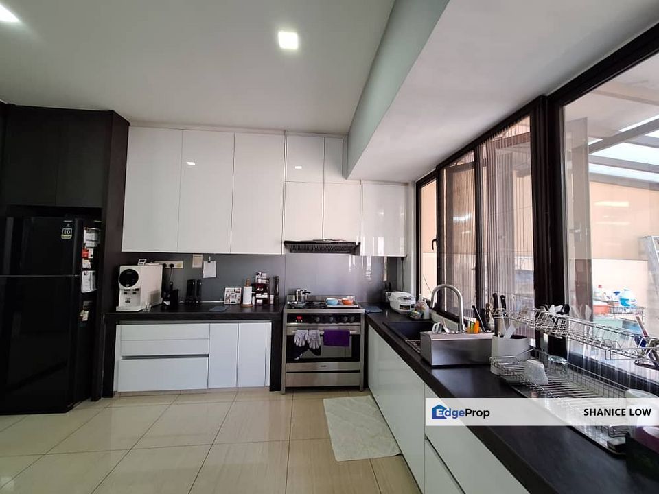 Taman Amansari 18 Bandar Kinrara Puchong 2.5 storey Semi-d 3600sf 5+1 bedrooms 5 bathrooms move in condition for SALE, Selangor, Bandar Kinrara Puchong