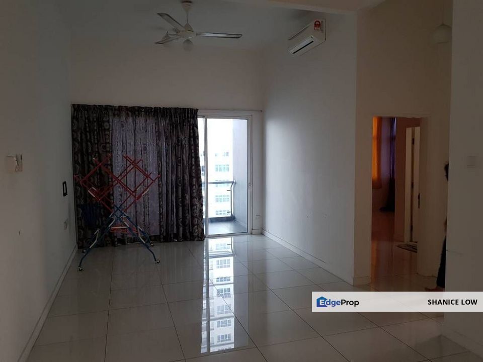 Skypod Residences 881sf 2rooms 2baths 2parking side by side semi furnished for Rent, Selangor, Puchong