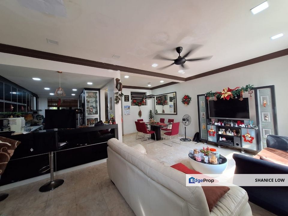 Lake Edge 2.5sty Superlink 4plus1rooms 5baths ample parking for Sale, Selangor, Puchong