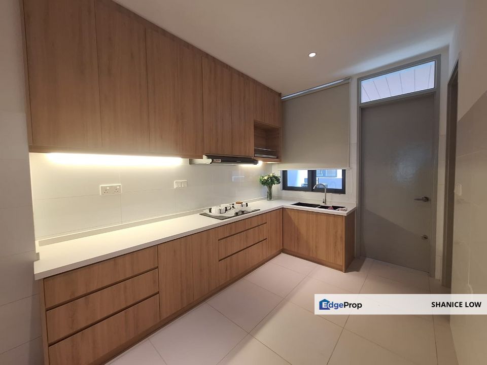 Taman Legenda Puchong 2.5sty furnished 4rooms 4baths near LRT for Rent, Selangor, Puchong