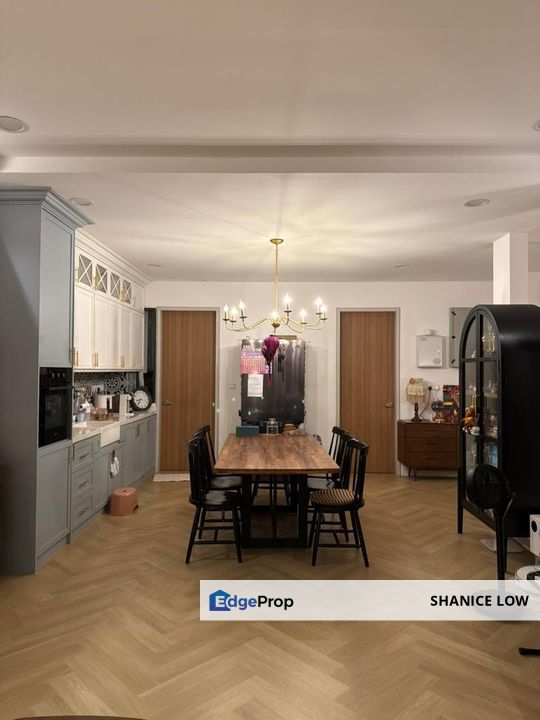 Taman Legenda Puchong 3 sty End-lot 3163sf 5rooms 4baths near LRT Sale, Selangor, Puchong