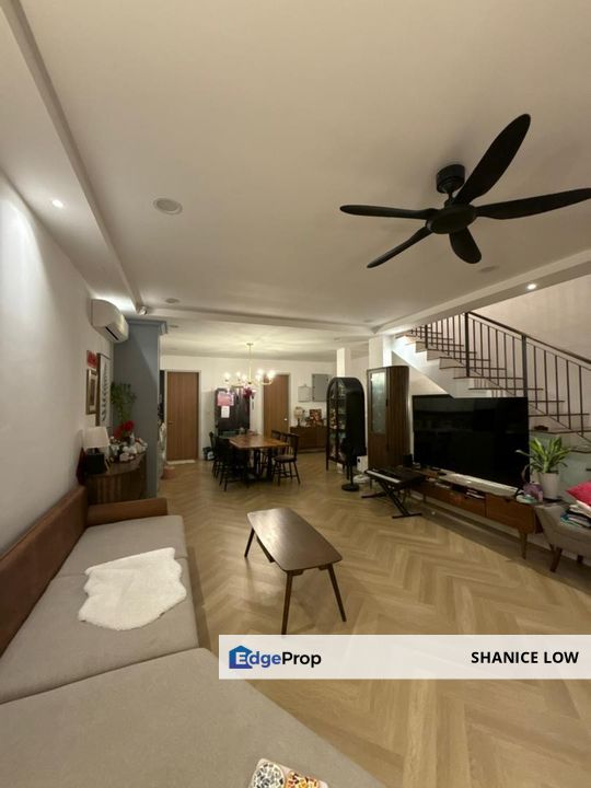 Taman Legenda Puchong 3 sty End-lot 3163sf 5rooms 4baths near LRT Sale, Selangor, Puchong