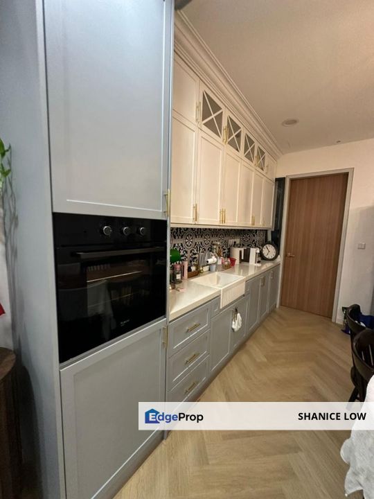 Taman Legenda Puchong 3 sty End-lot 3163sf 5rooms 4baths near LRT Sale, Selangor, Puchong