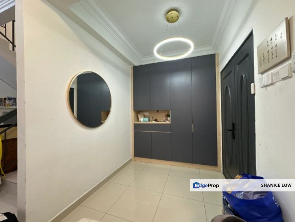 Taman Puchong Utama 2 storey 22x75 4rooms 3baths fully furnished gated guarded with solar system for RENT, Selangor, Puchong