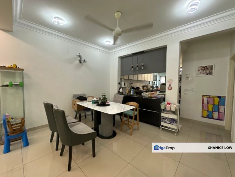 Taman Puchong Utama 2 storey 22x75 4rooms 3baths fully furnished gated guarded with solar system for RENT, Selangor, Puchong