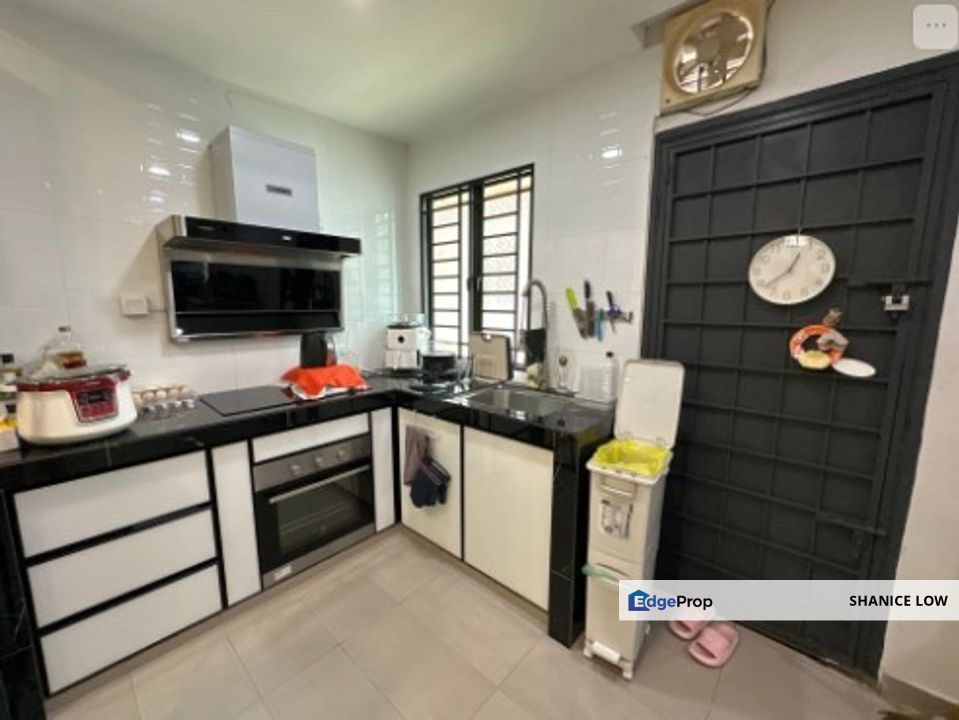 Taman Puchong Utama 2 storey 22x75 4rooms 3baths fully furnished gated guarded with solar system for RENT, Selangor, Puchong