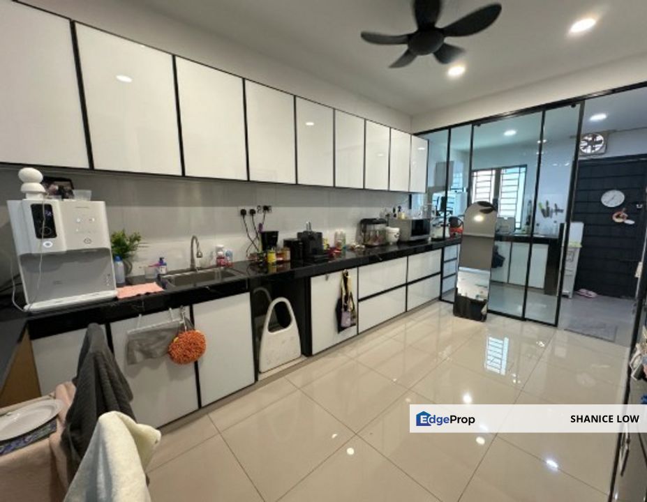 Taman Puchong Utama 2 storey 22x75 4rooms 3baths fully furnished gated guarded with solar system for RENT, Selangor, Puchong