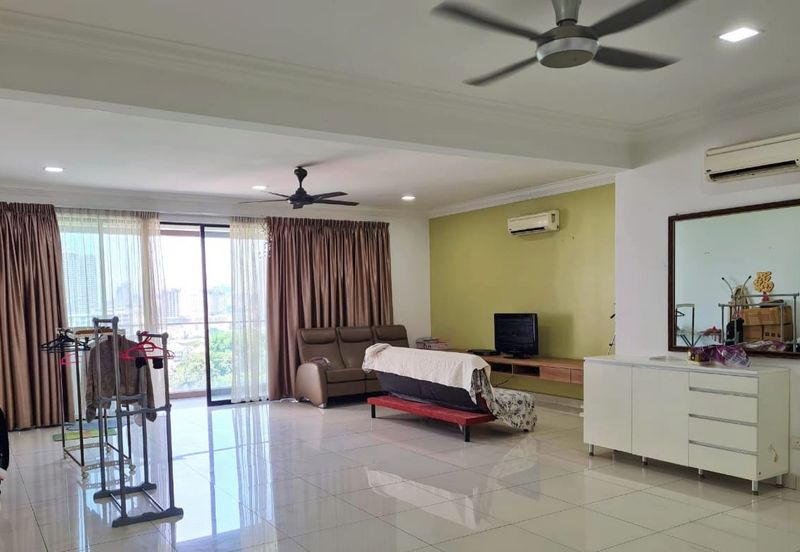 Papillon Desahill Condominium