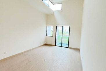 Taman Nusaputra Timur